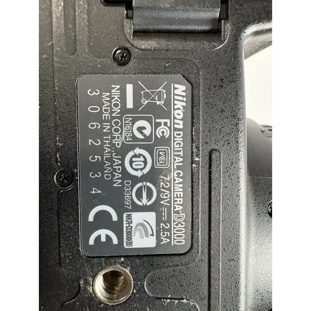 Nikon D3000 DSLR Camera Body EN-EL9 Battery Charger Strap Tested No Lens Kit